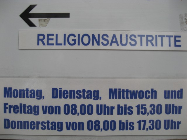 Hinweisschild-zu-Religionsaustritten-in-Wien